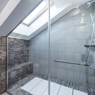 Projektowanie łazienki: najmodniejsze szklane kabiny prysznicowe